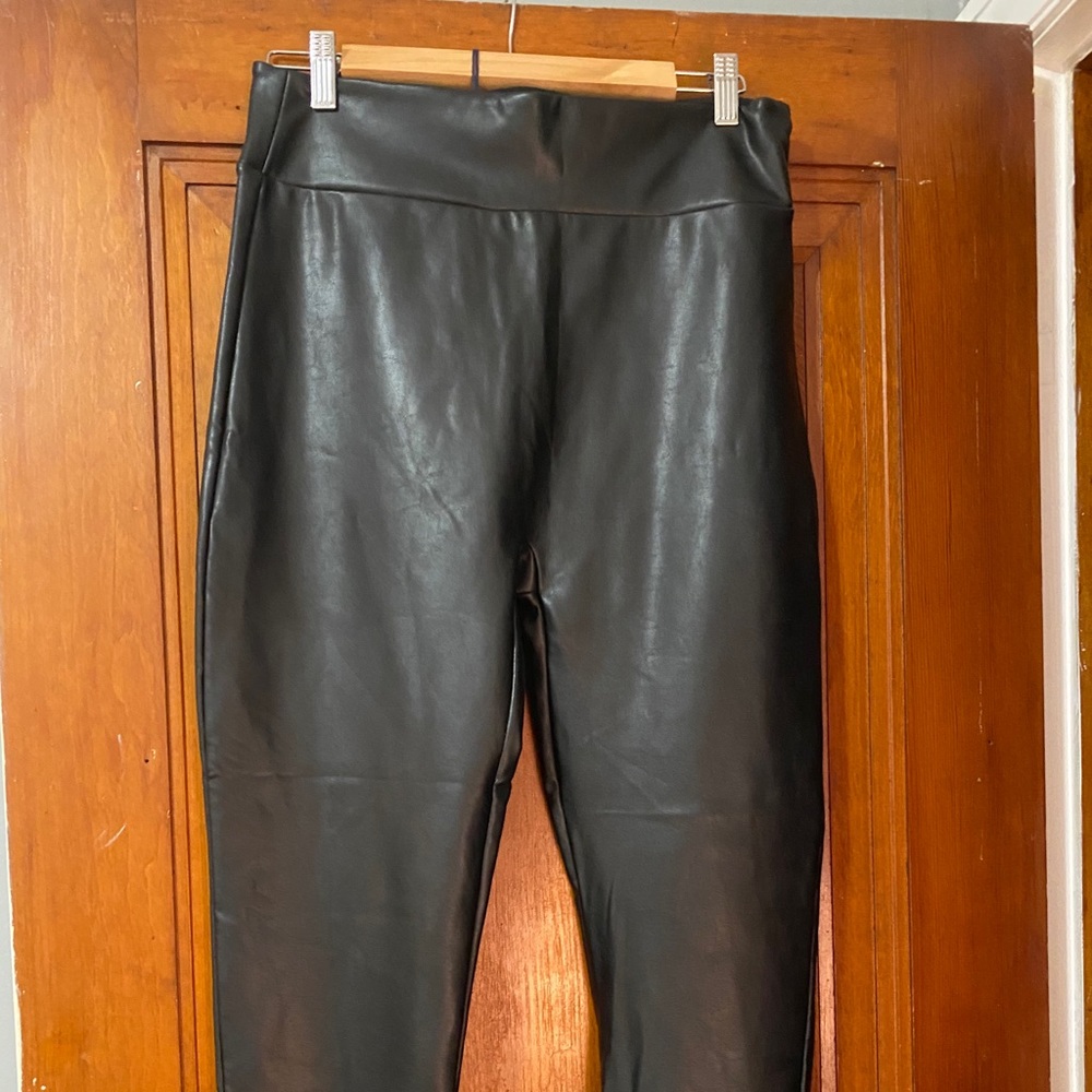 NWT Abercrombie & Fitch Vegan leather leggings